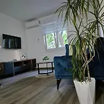 Larissa Apartment *