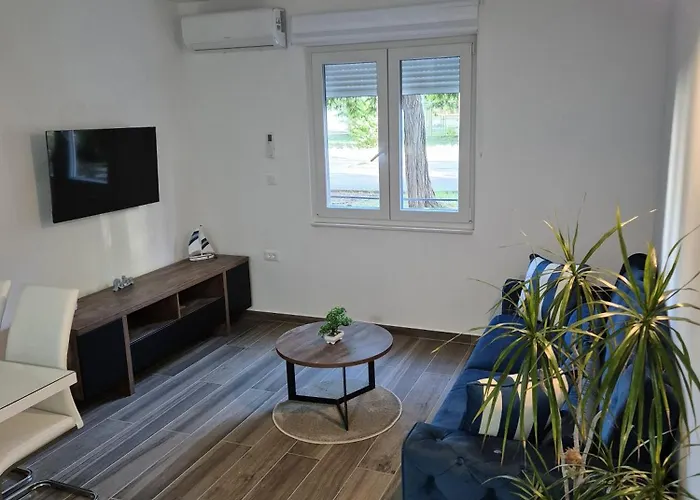 Larissa Апартаменты *