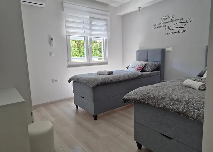 Larissa Ζαντάρ